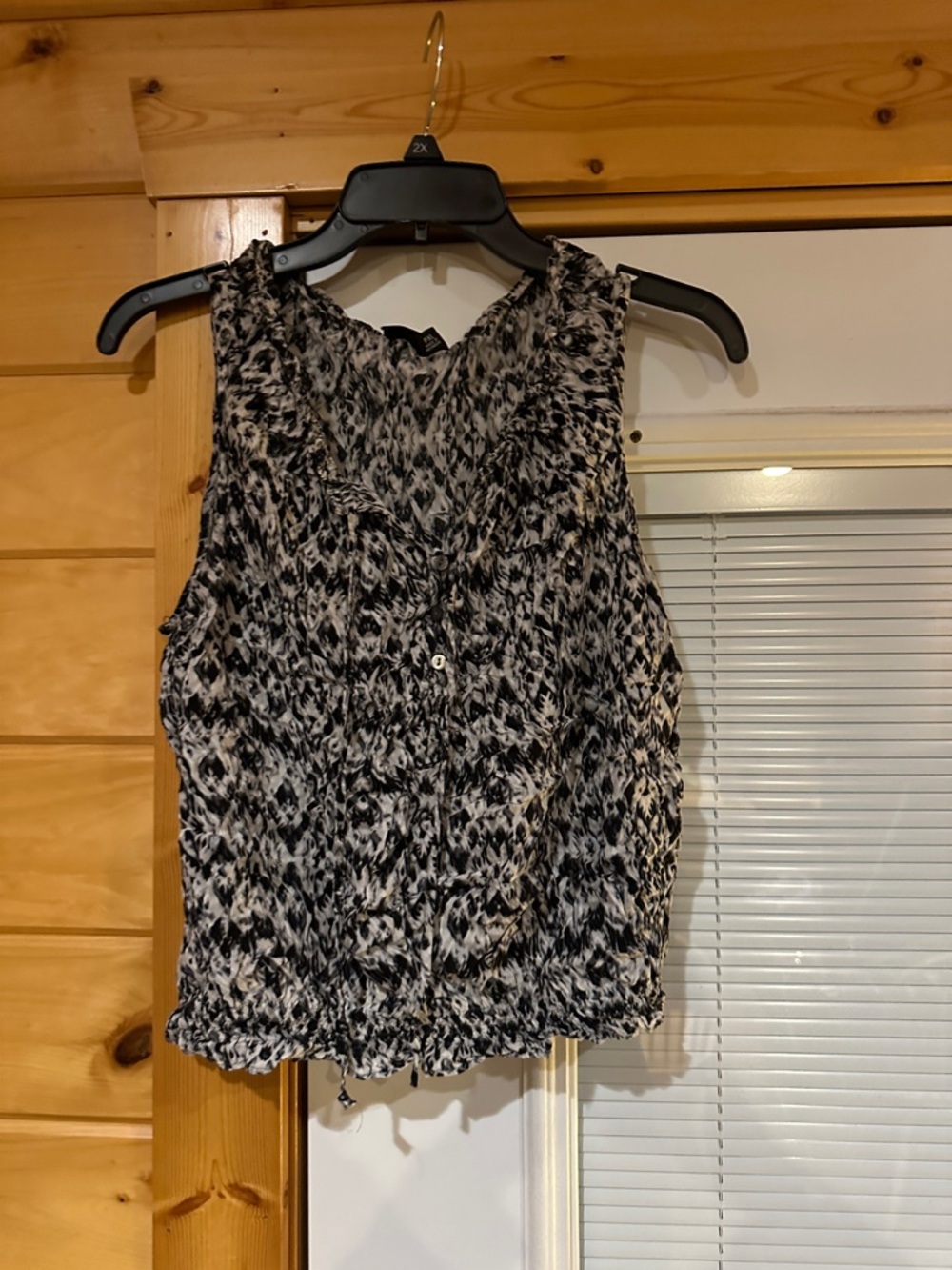 A.n.a. Sleeveless black and white top